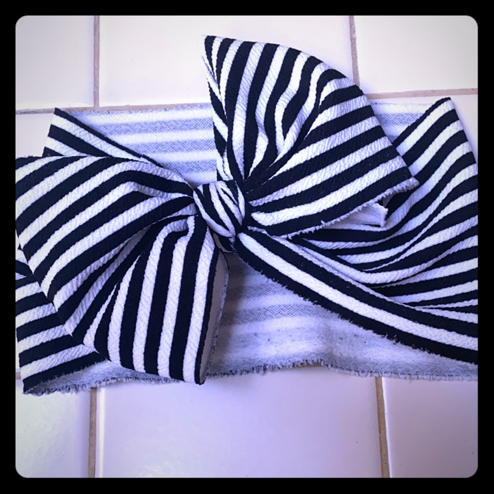 B&W stripped oversized bow headband